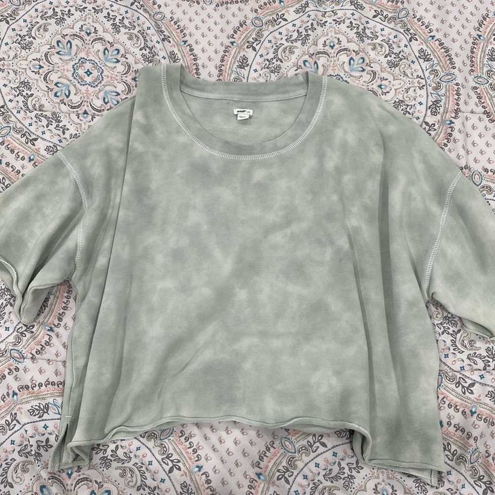 Very pretty teal crop top. Like new only worn twice.